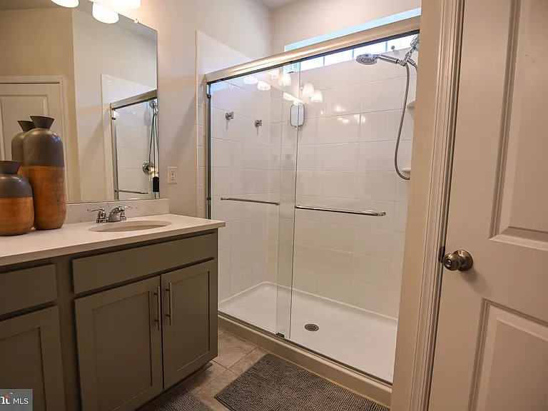 2047 Hinshaw Dr — Photo 35