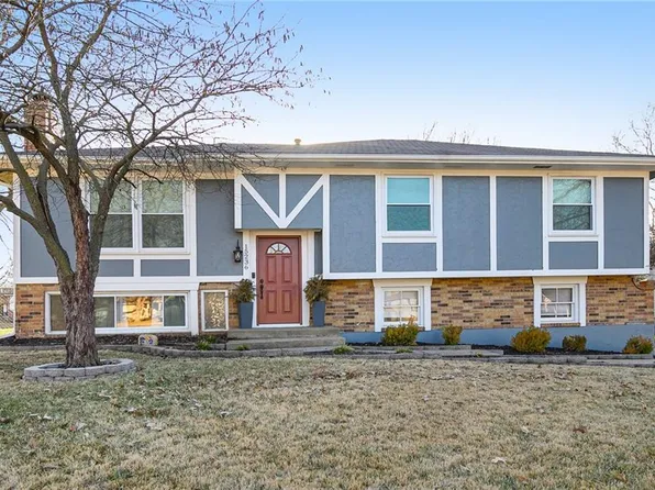 15236 S Locust St, Olathe, KS 66062