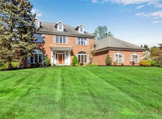 6196 Senate Cir, East Amherst, NY 14051