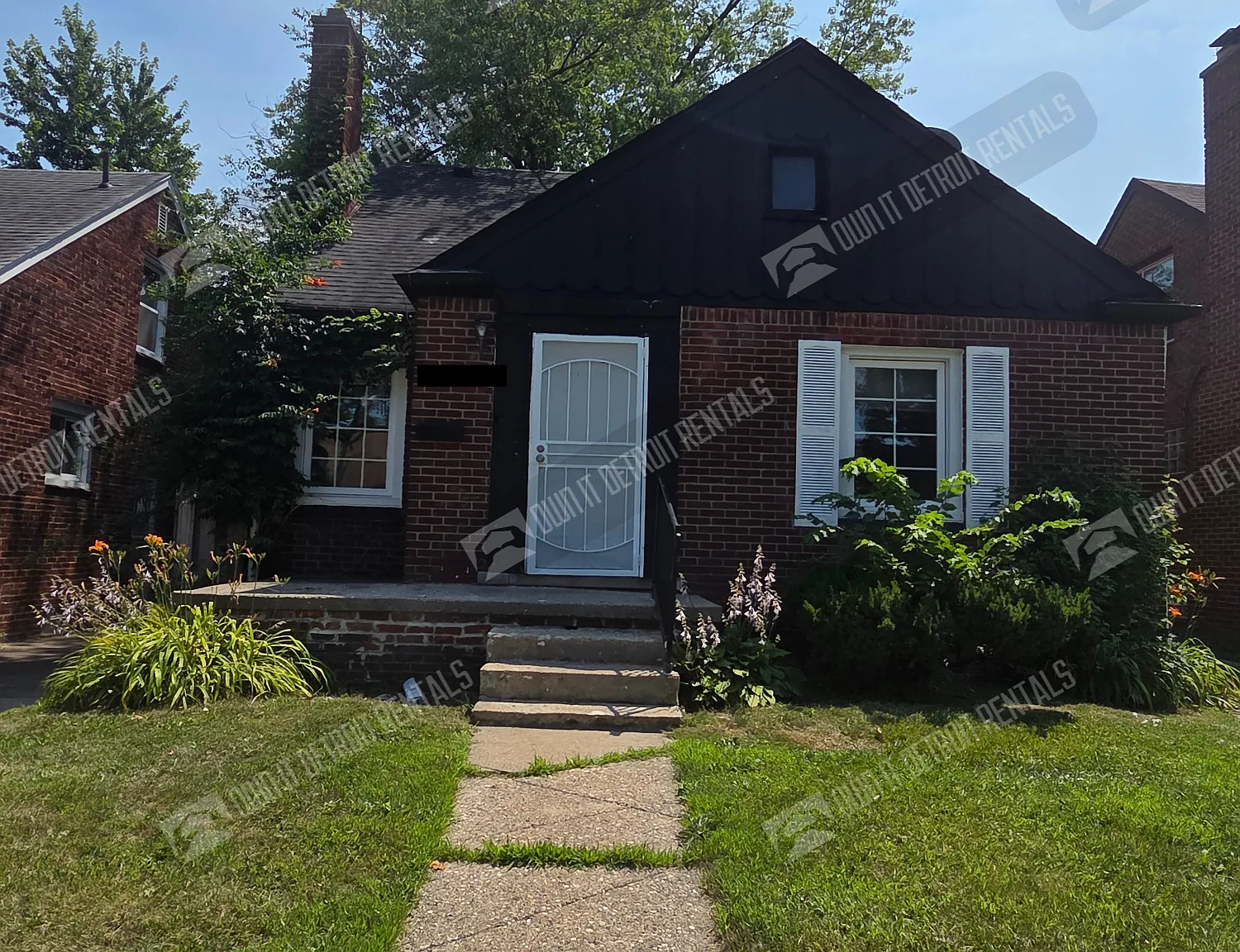 House - Bungalow — Photo 2