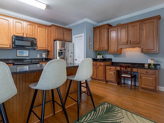 3rd image of 619 South Palmetto Way