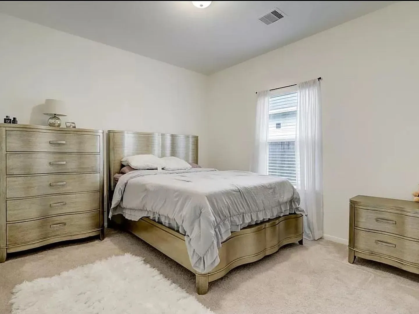 Spacious 4 Bedroom Single Family Home in Richmond — Photo 4