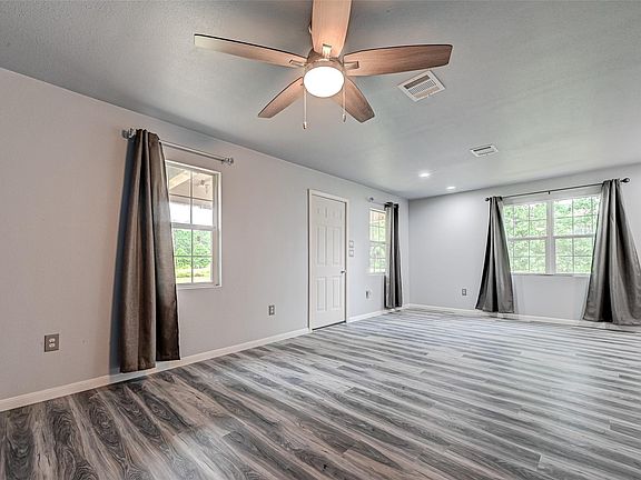 5th image of 15897 Dewberry Ln