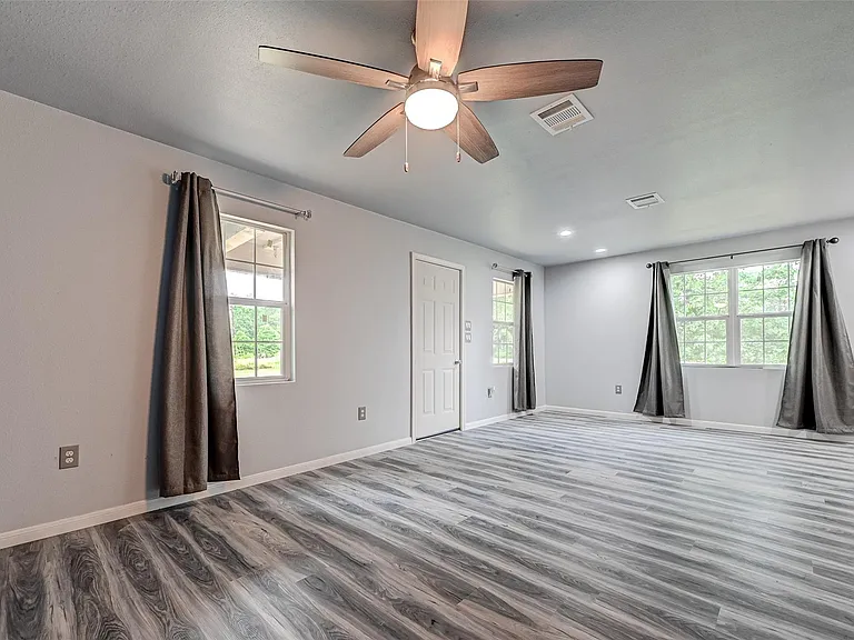 15897 Dewberry Ln — Photo 5