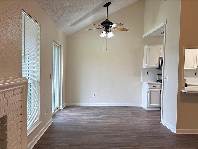 3307 E Heatherock Cir — Photo 17