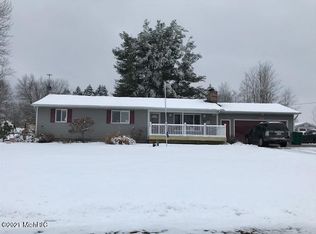 302 Sunset Dr, Dowling, MI 49050