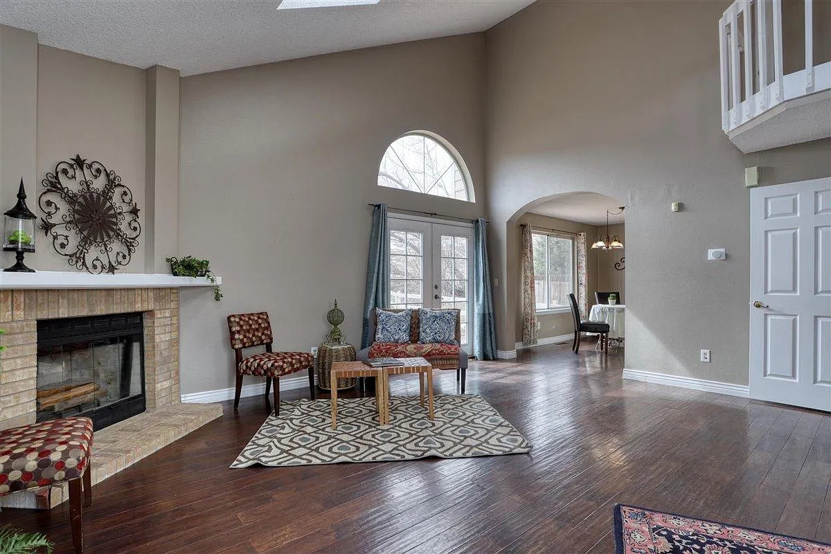 4 bed, 2136 sqft, $3,350 — Photo 3