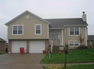 1303 SW 7th St, Oak Grove, MO 64075