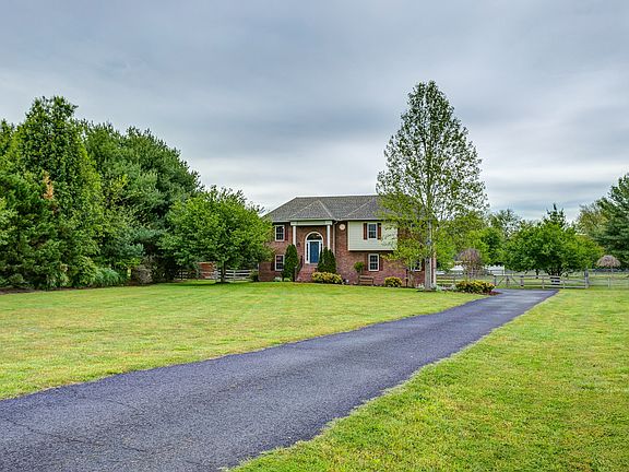 3rd image of 1604 Indian Creek Cir