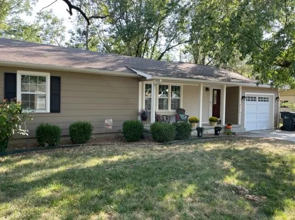 1305 W 9th St, Newton, KS 67114