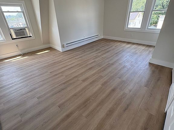3rd image of 49-51 Rosehill Pl #3