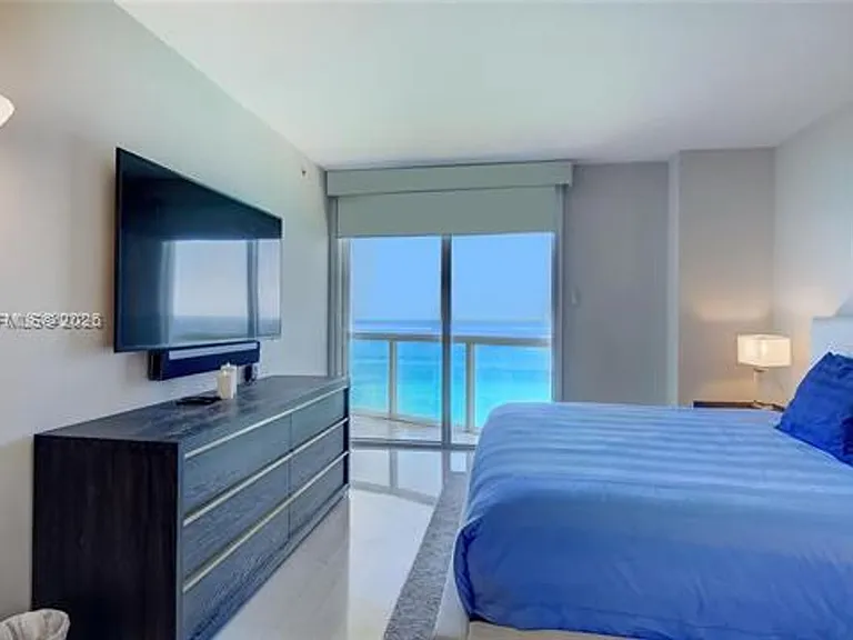 6365 Collins Avenue Cu #3802 — Photo 9
