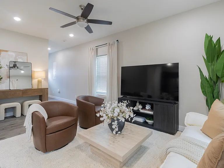 2700 Emery Dr — Photo 9