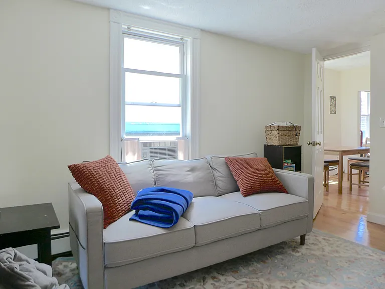 20 Lincoln Ave — Photo 1