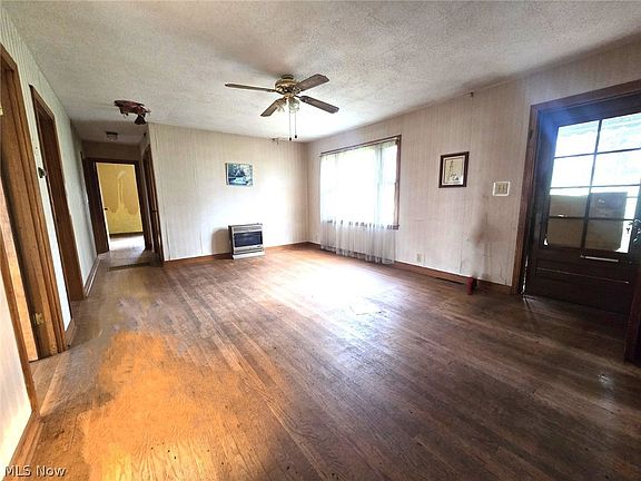 3rd image of 641 Warren Chapel Rd