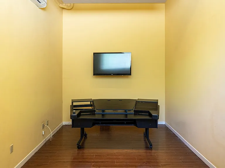 633 Museum Dr — Photo 38