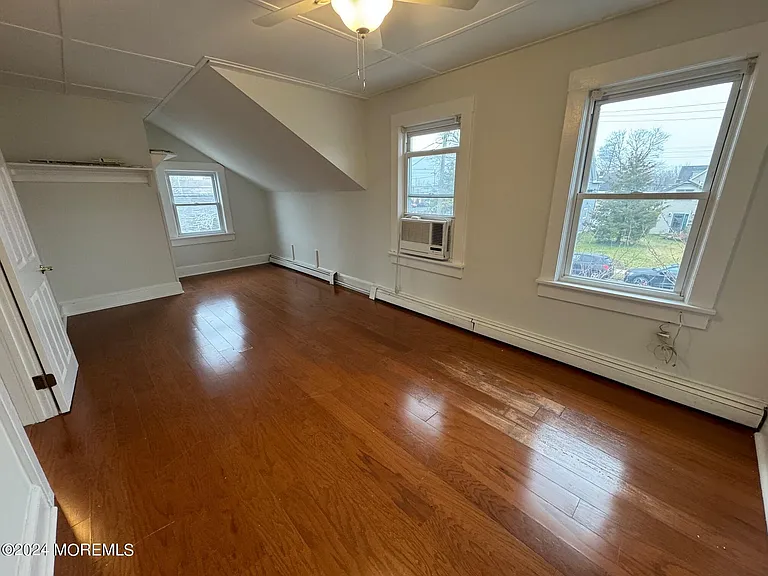 503 Forman Ave — Photo 12