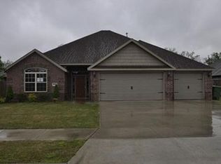 3004 N 18th St, Rogers, AR 72758