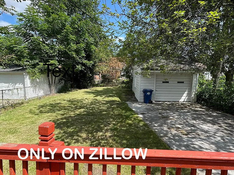 Additional yard space behind garage