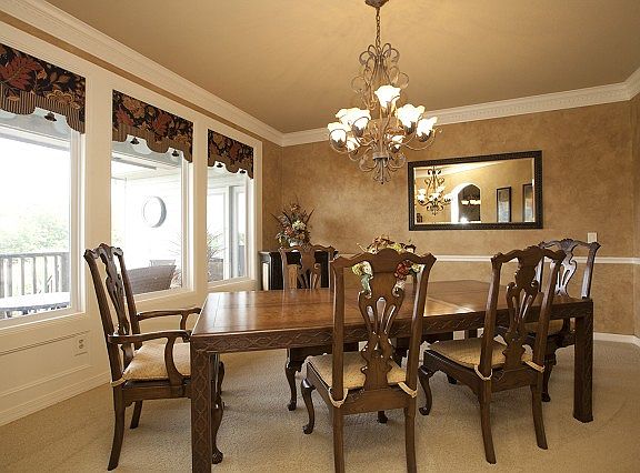 Natural lighting throughout dining