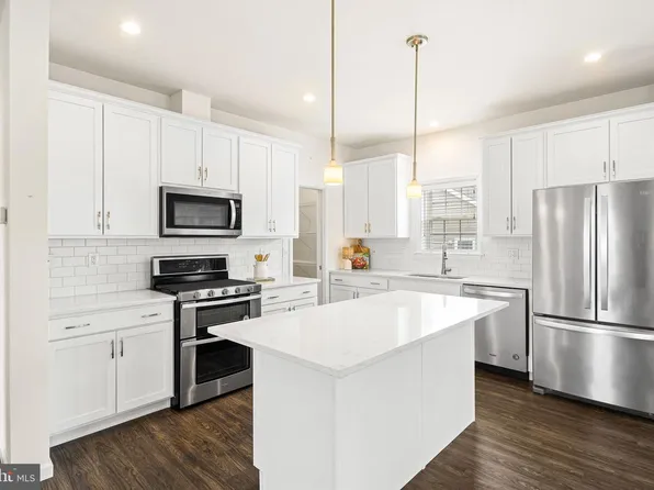 420 Dandelion Dr, Blue Bell, PA 19422