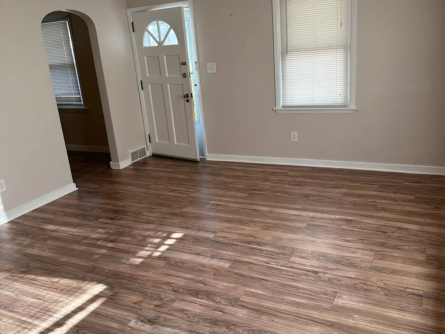 2 bed, 600 sqft, $1,200 — Photo 3