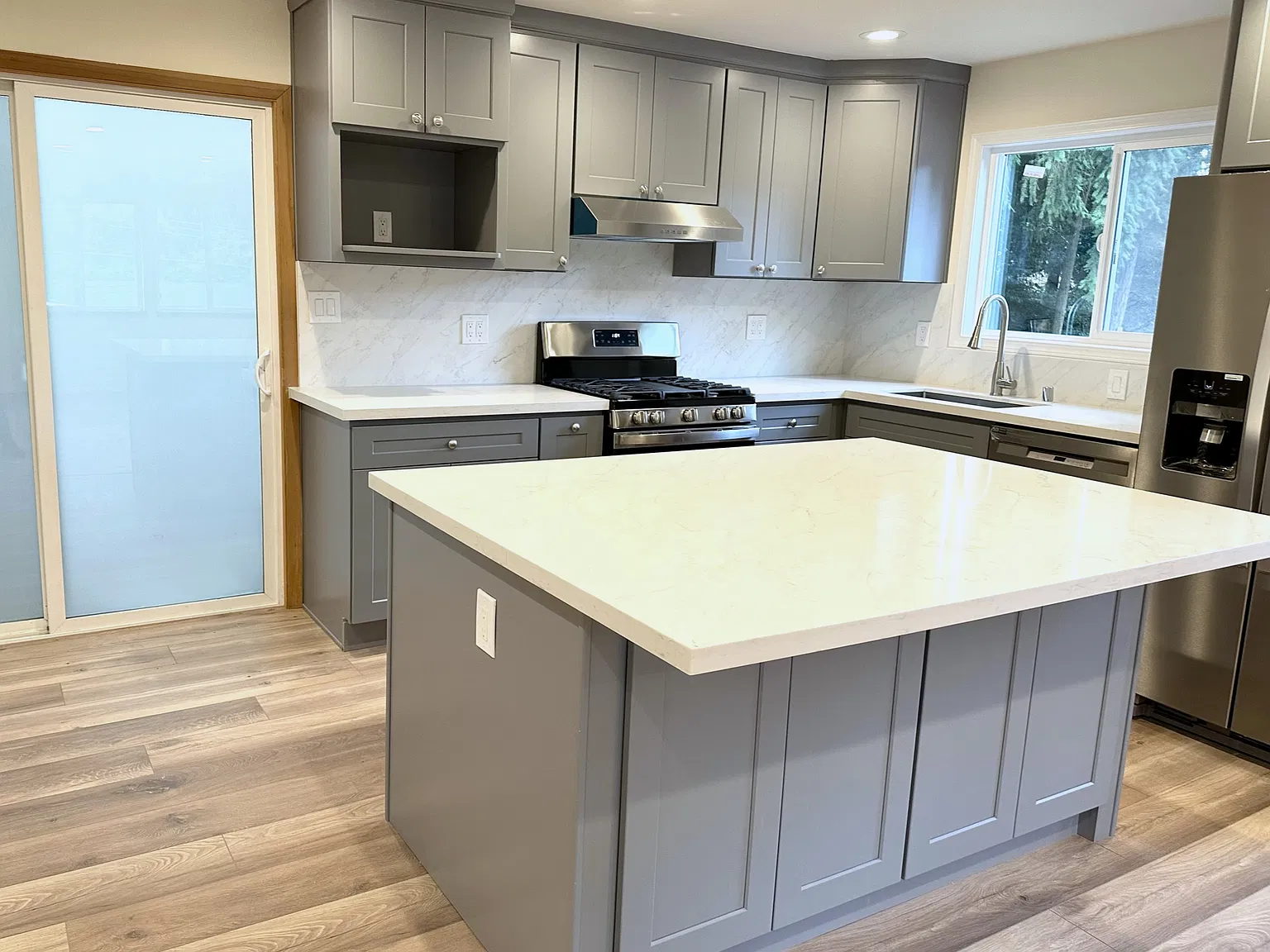 3 bed, 1020 sqft, $3,100 — Photo 3