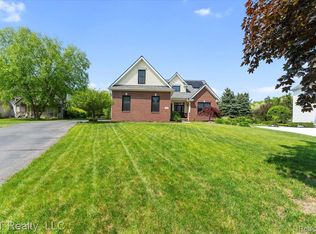 8617 Bonaventure Dr, Brighton, MI 48116