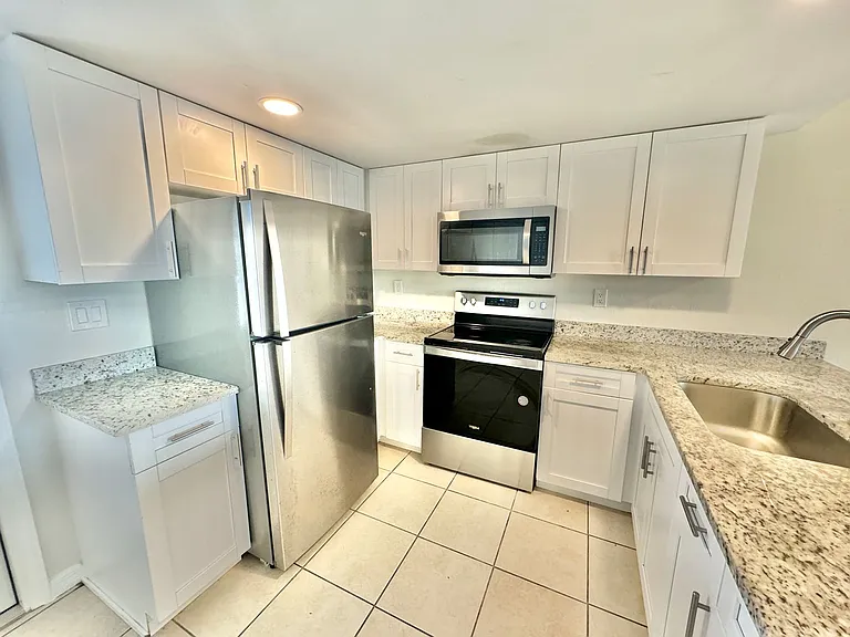 P (Residences Del Sol - 1984 Sunshine Blvd) — Photo 6