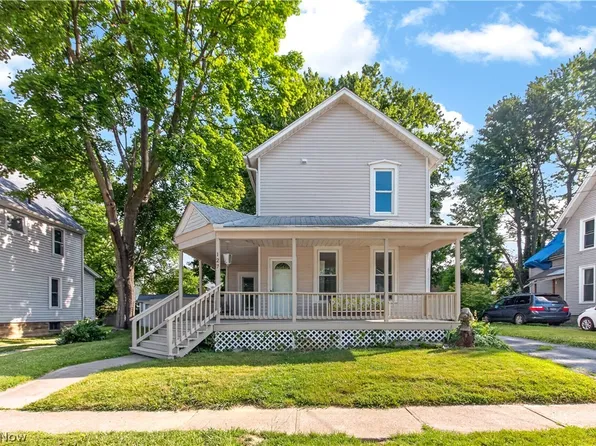 127 4th St, Elyria, OH 44035