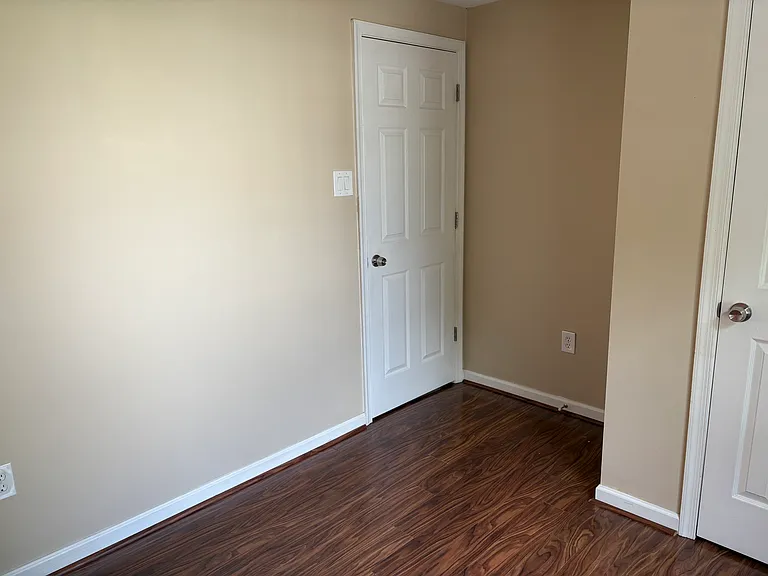 910 Jessicas Ln — Photo 16