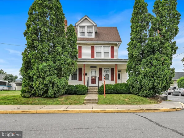 351 E Jackson St, New Holland, PA 17557