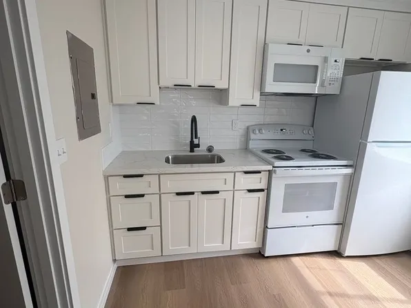 Julee Apartments, 15404 10th Ave SW #4, Seattle, WA 98166