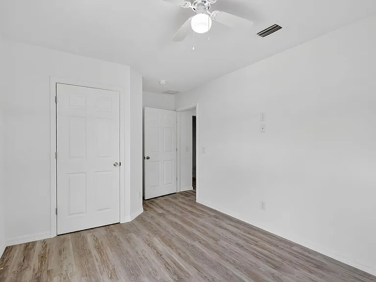 2206 S 34th St — Photo 31