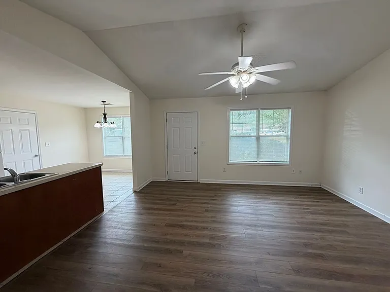 161-163 Melody Ln NW — Photo 6