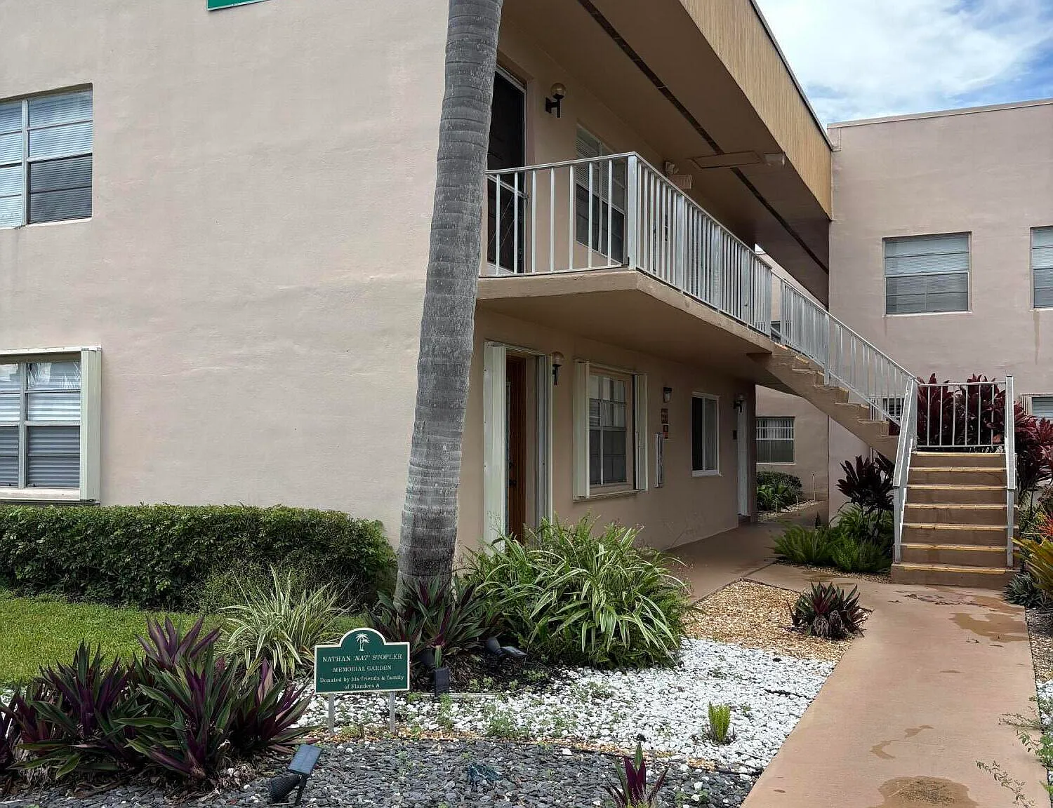 1 bed, 1.5 bath, 760 sqft, $1,500 — Photo 1