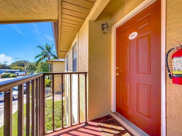 10199 Sailwinds Blvd S APT 201, Largo, FL 33773