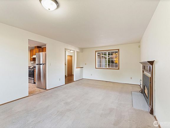 4th image of 2727 Highline Place NE