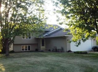 858 Ross Rd, Hudson, WI 54016
