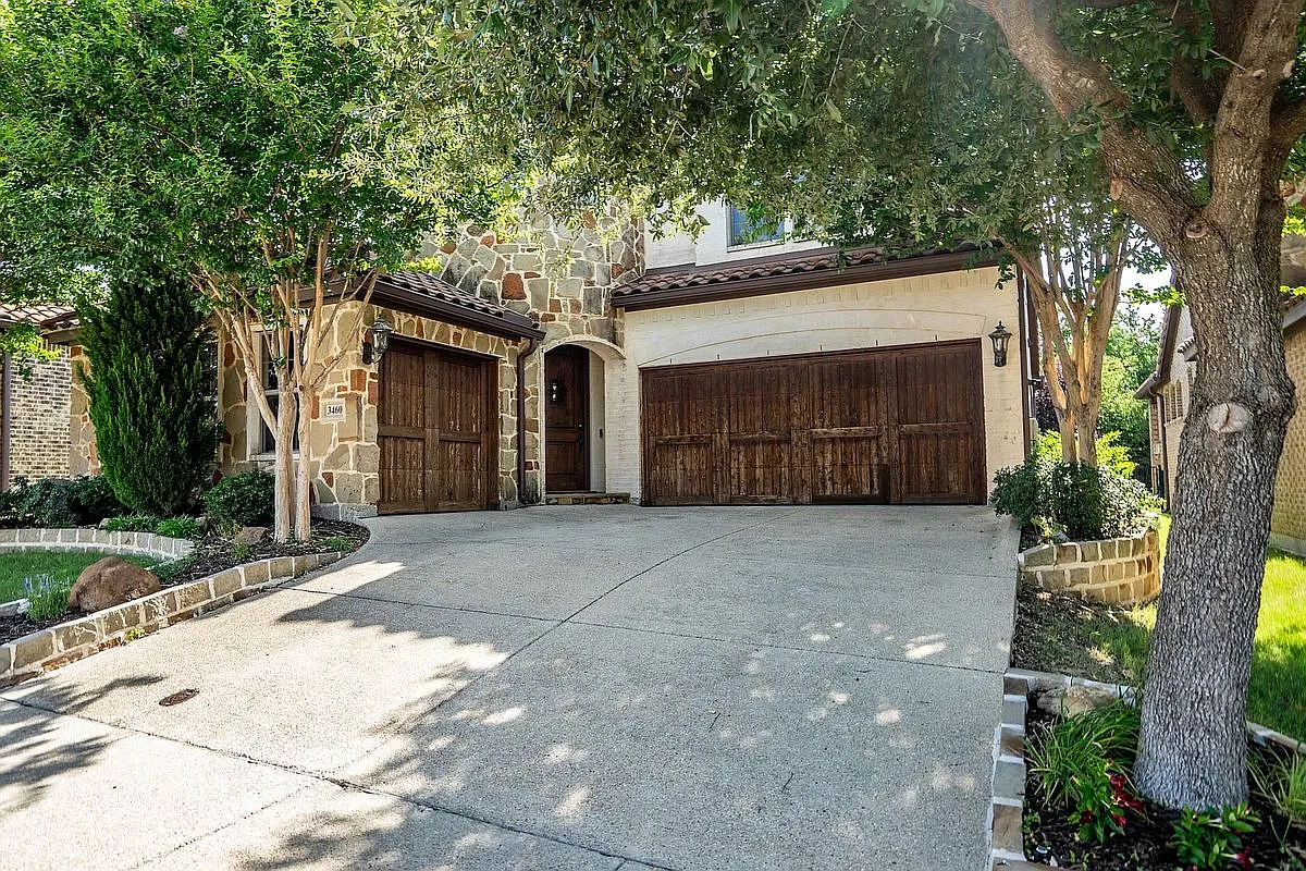 3 bed, 3.5 bath, 2460 sqft, $2,900 — Photo 2