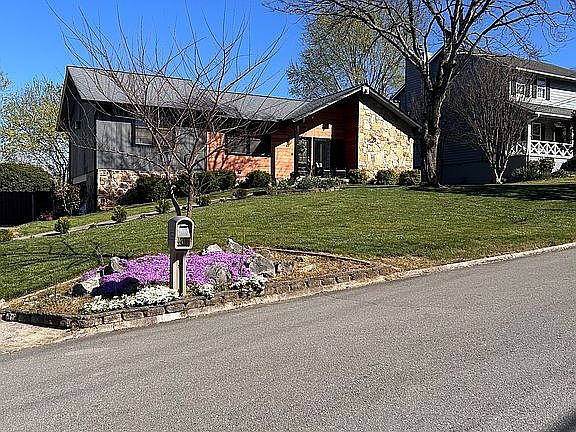 4th image of 1425 Farrington Dr