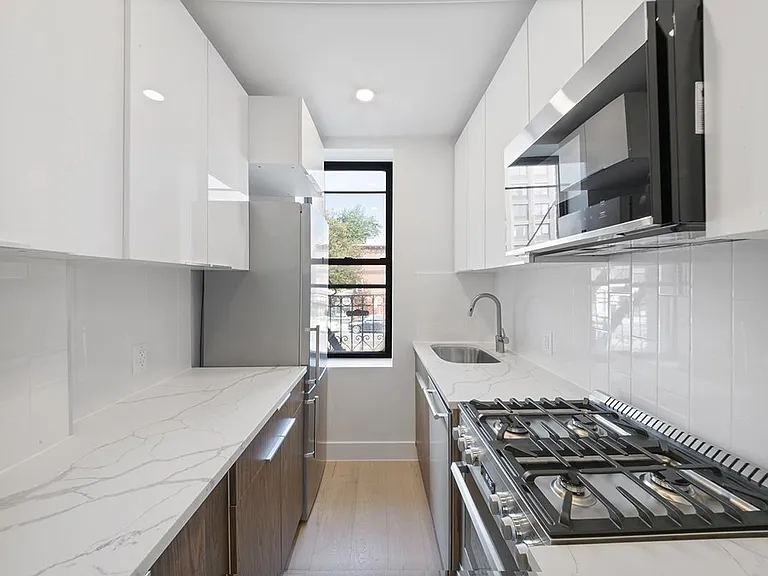 304 10th St #6 — Photo 1