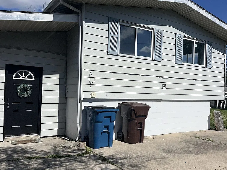 3235 Schilling St — Photo 4