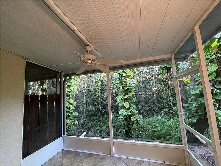 11219 Cedar Hollow Ln — Photo 12
