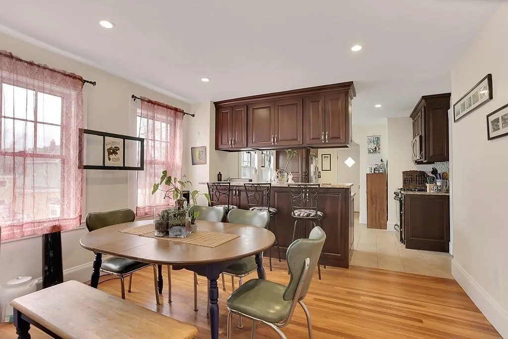4 bed, 1600 sqft, $3,850 — Photo 3