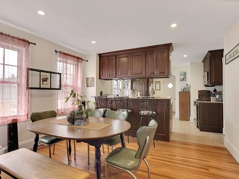 35 Manning St #2 — Photo 3