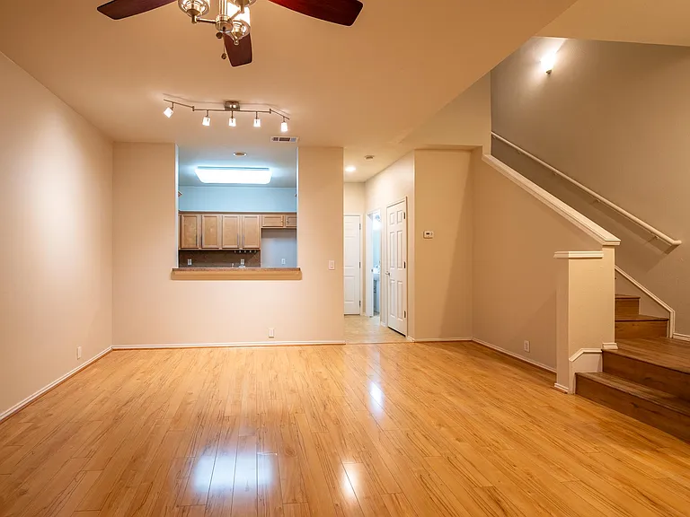 2225 Central Park Ln — Photo 6