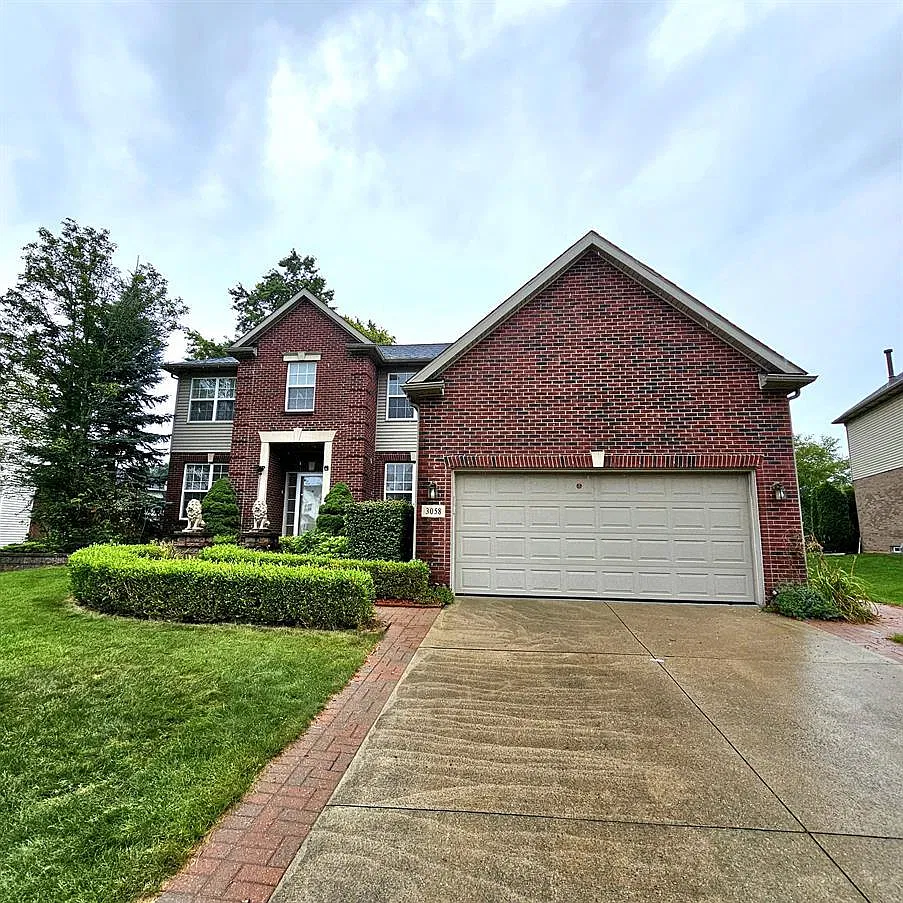 4 bed, 2.5 bath, 3276 sqft, $2,995 — Photo 1