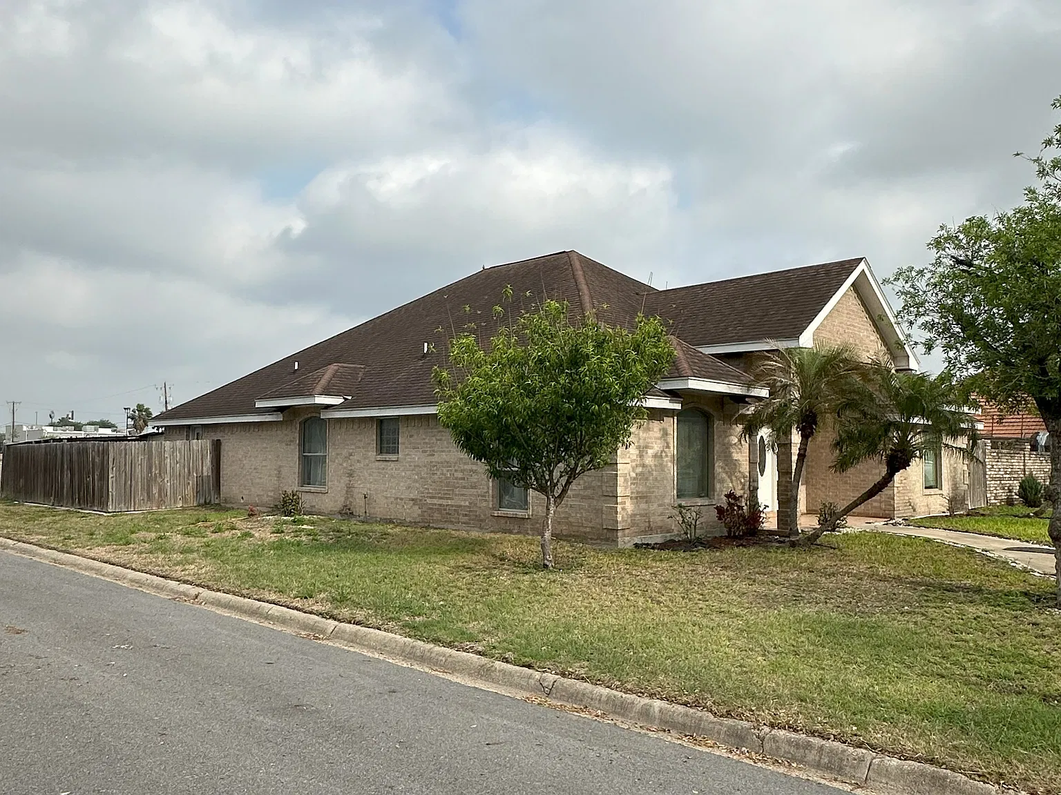 4 bed, 2157 sqft, $1,700 — Photo 4