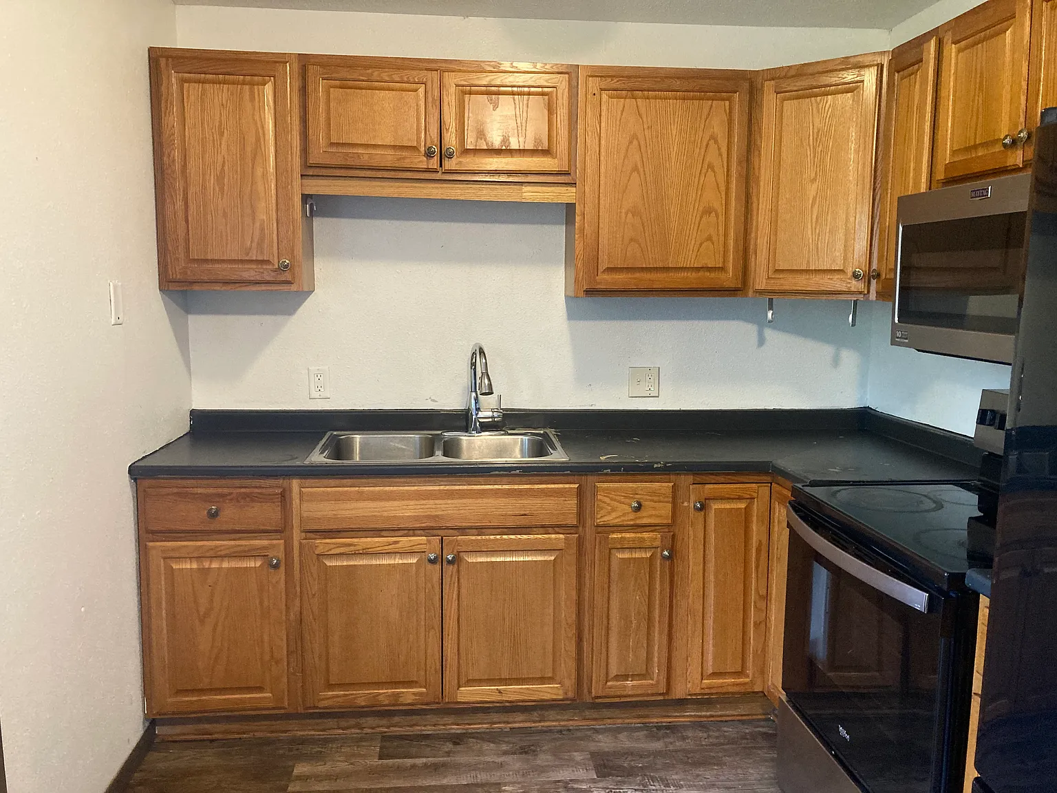 4 bed, 1400 sqft, $2,450 — Photo 2